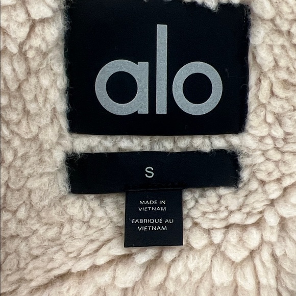 ALO Yoga Kids Tan Sherpa Jacket - Picture 3 of 5